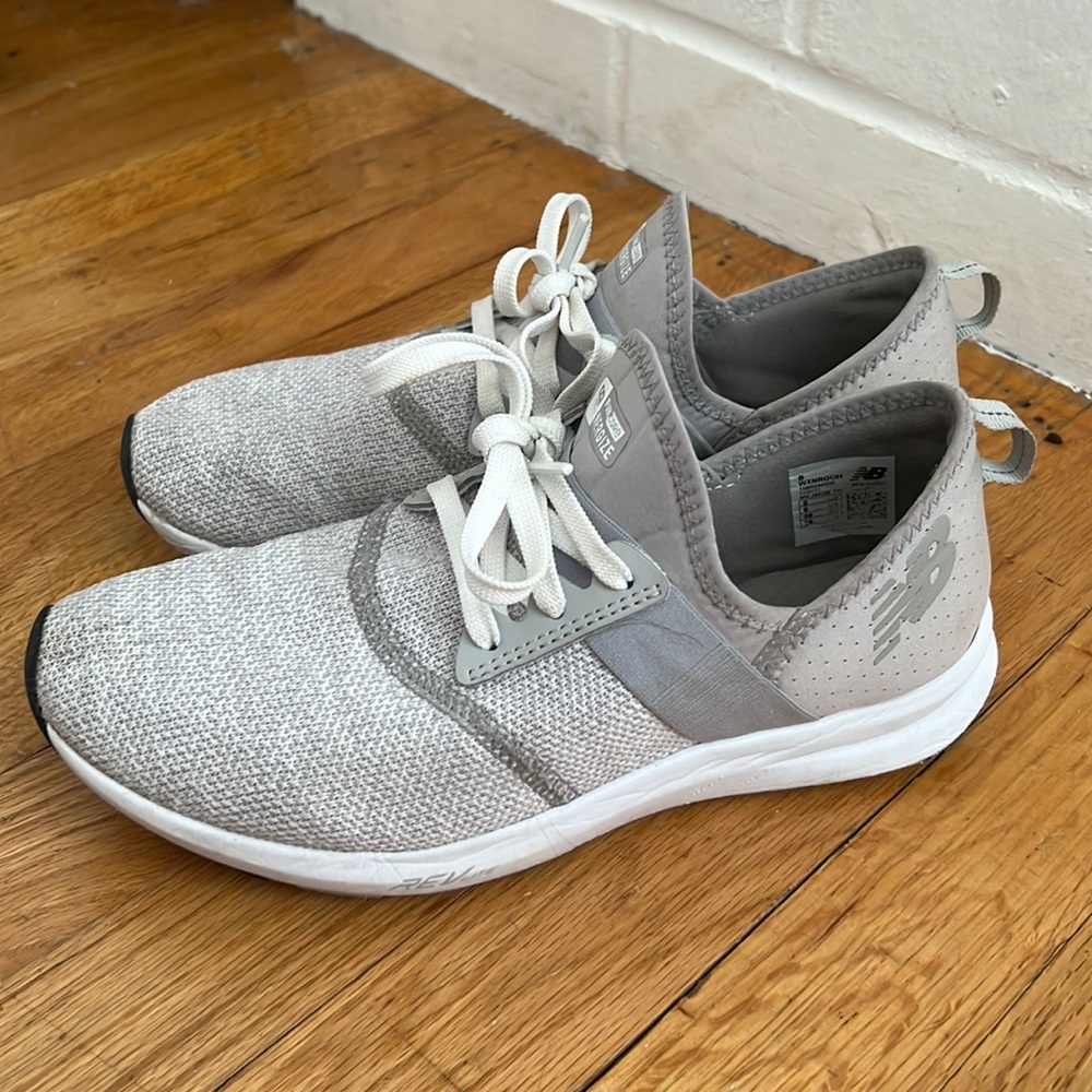 Hardly worn new balance tennis shoes